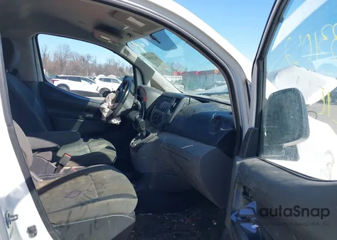 2015 Nissan Nv200 S z USA, uszkodzony, nr VIN 3N6CM0KN0FK731567